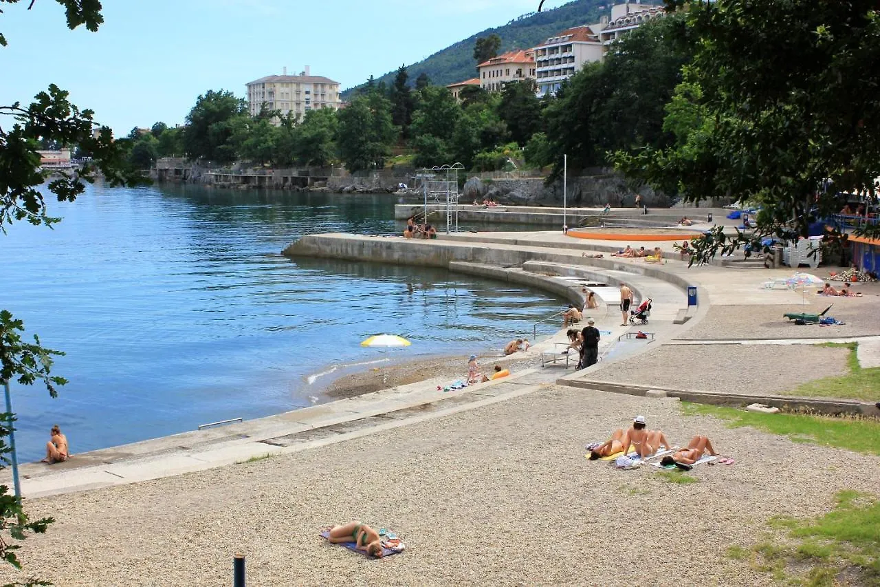Apartments And Rooms With Parking Space Lovran, Opatija - 10403 3*, Lovran Kroatien